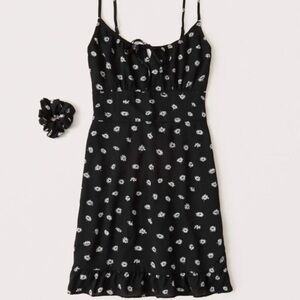 Abercrombie and Fitch Tie Front Mini Dress
Black Floral